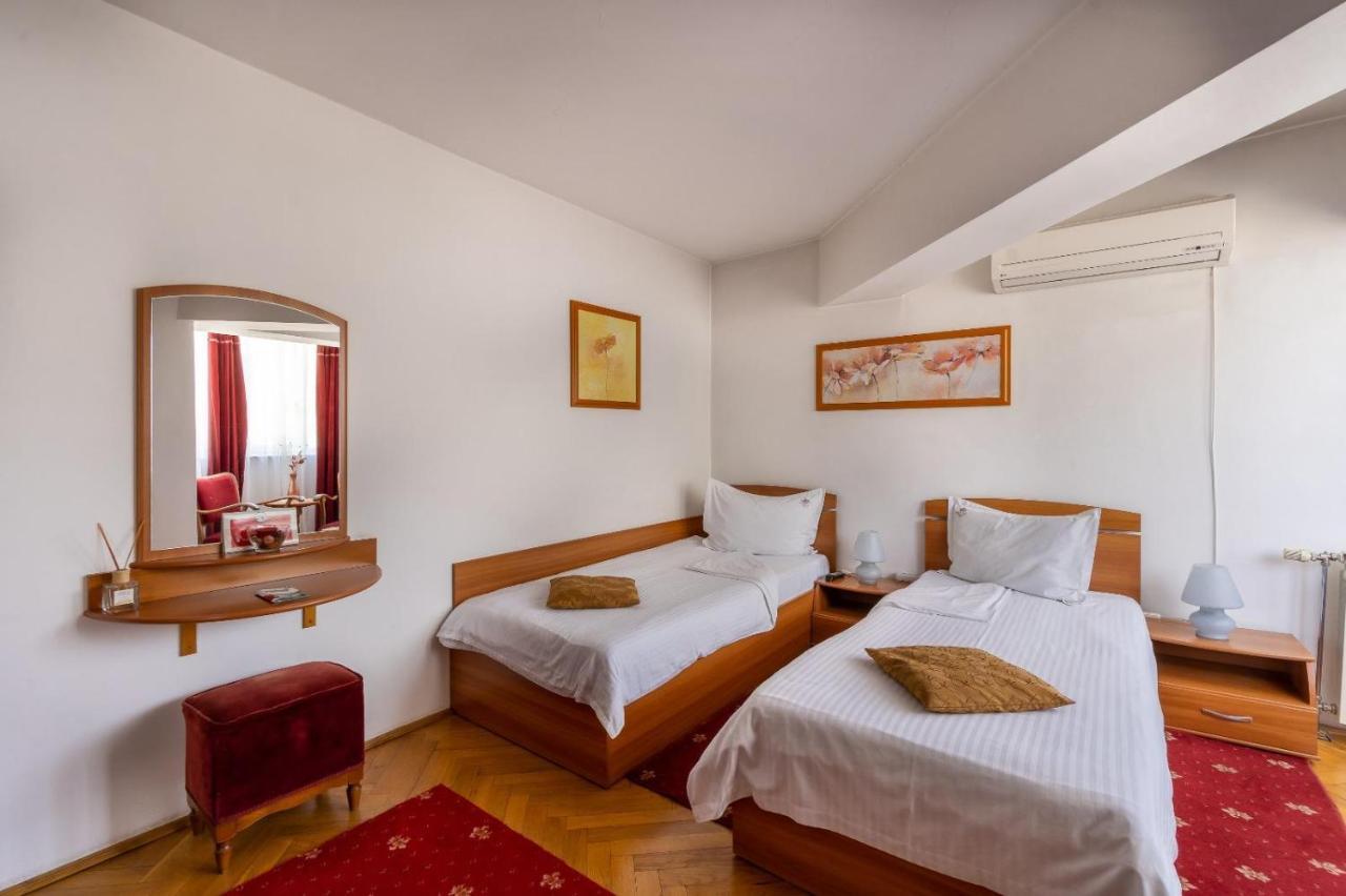 Villa-Hotel Escala Клуж-Напока Экстерьер фото