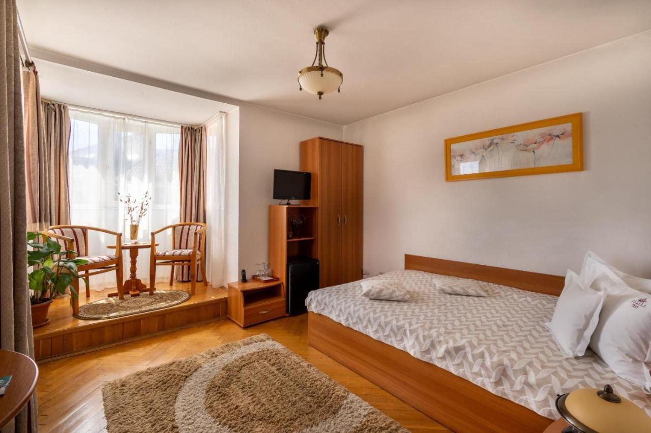 Villa-Hotel Escala Клуж-Напока Экстерьер фото