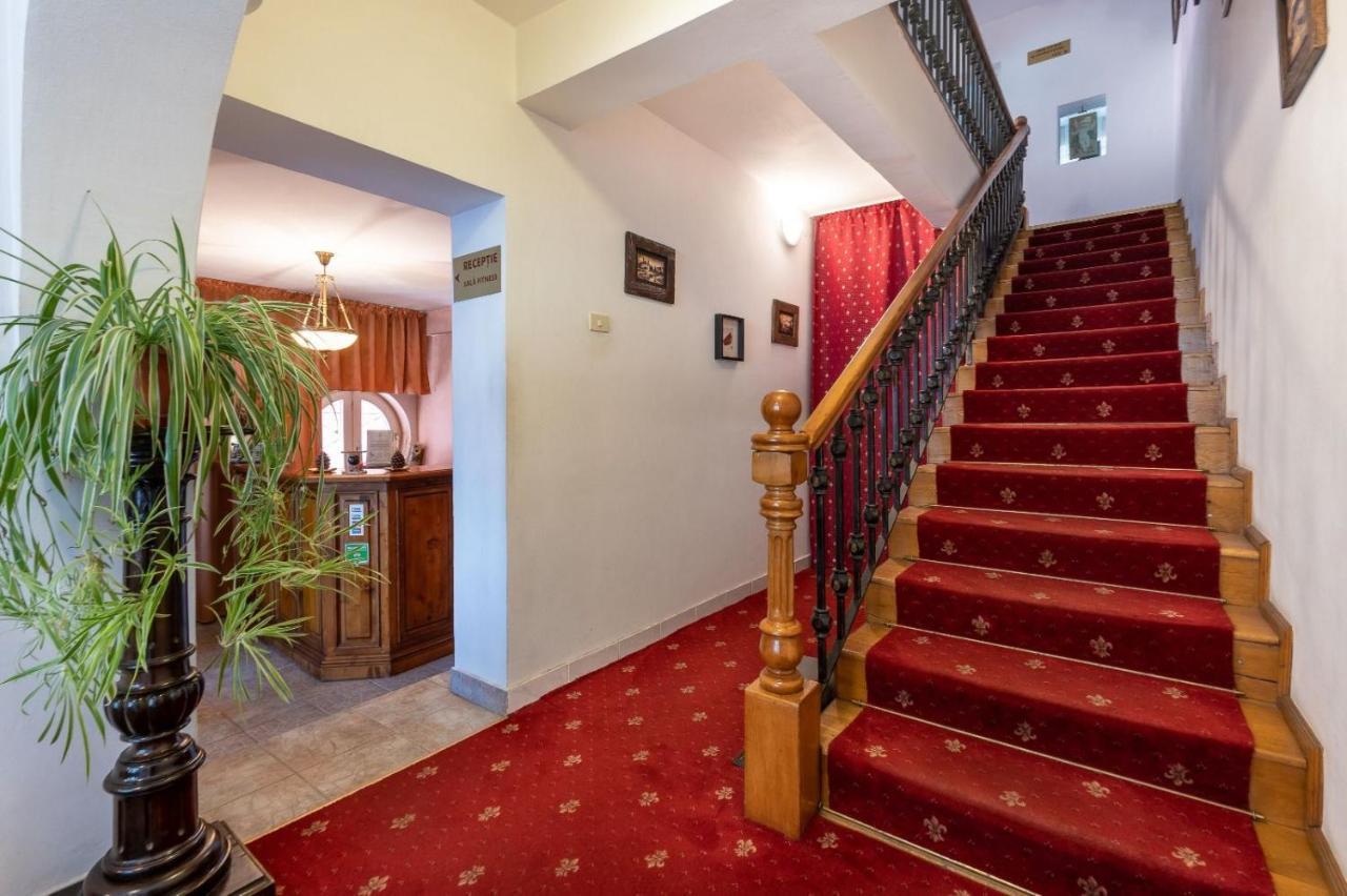 Villa-Hotel Escala Клуж-Напока Экстерьер фото