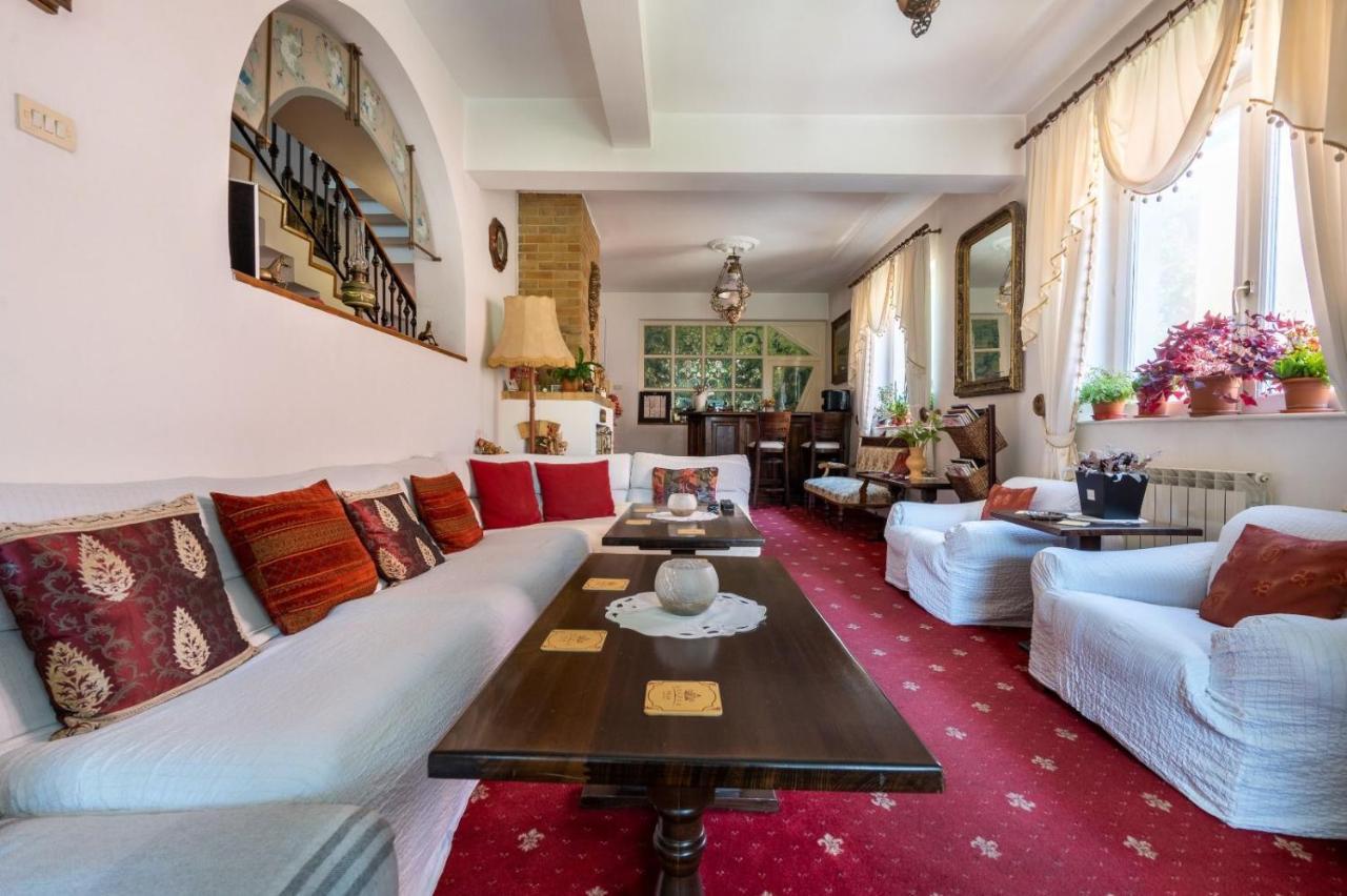 Villa-Hotel Escala Клуж-Напока Экстерьер фото
