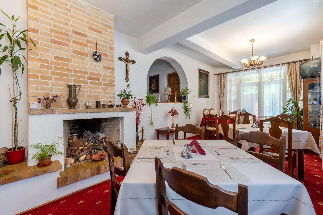Villa-Hotel Escala Клуж-Напока Экстерьер фото