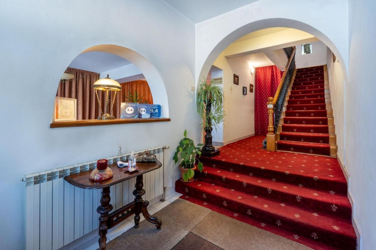 Villa-Hotel Escala Клуж-Напока Экстерьер фото