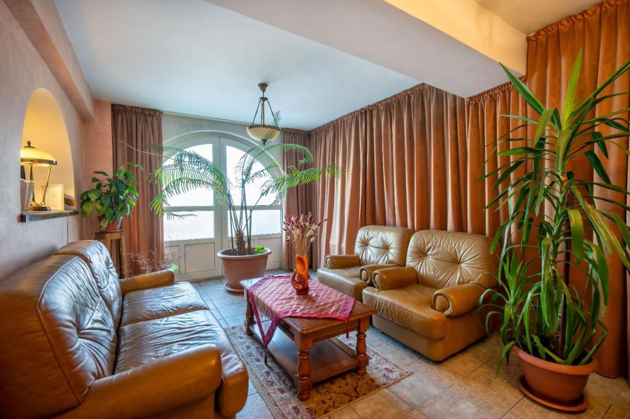 Villa-Hotel Escala Клуж-Напока Экстерьер фото