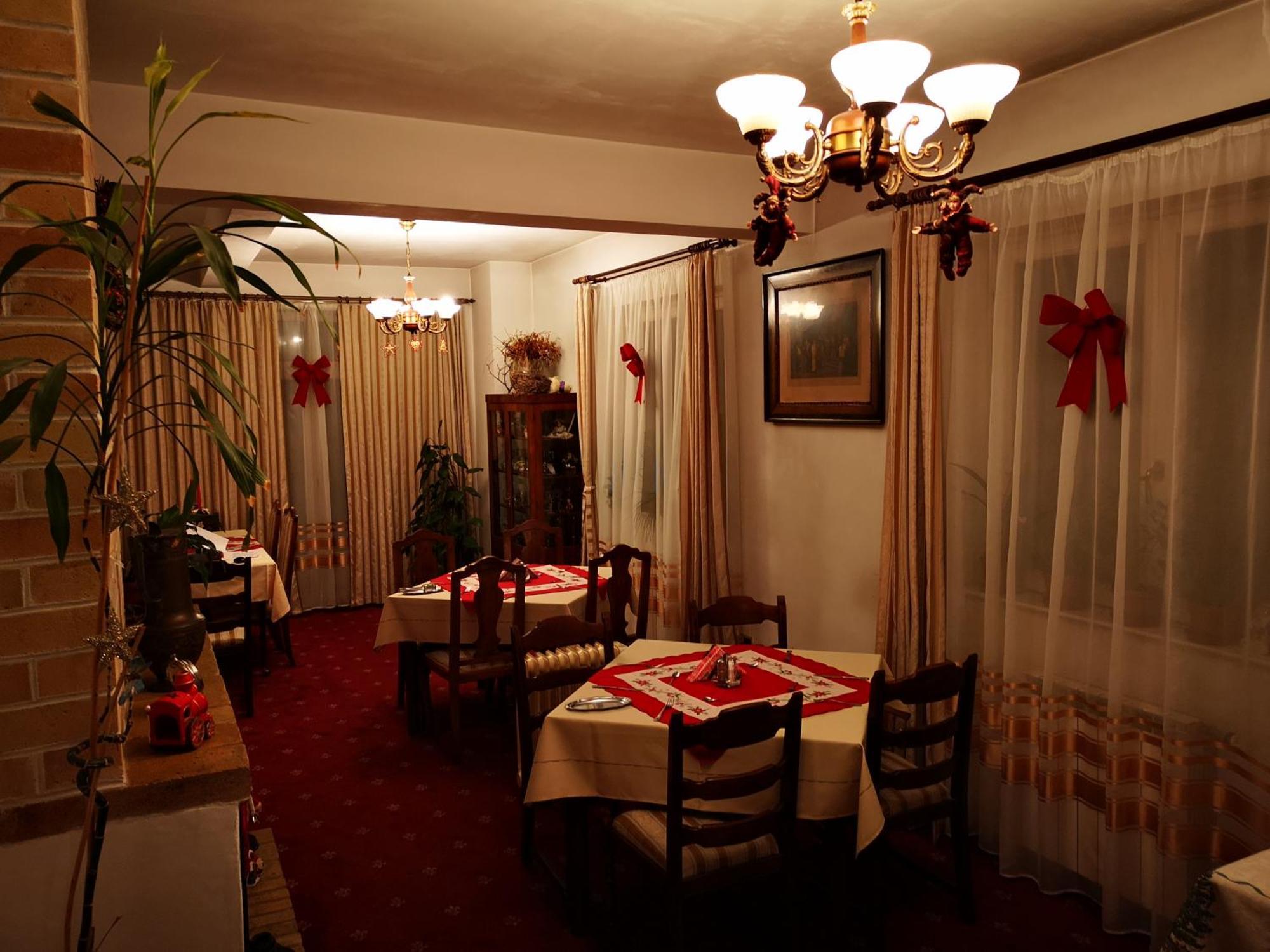 Villa-Hotel Escala Клуж-Напока Экстерьер фото
