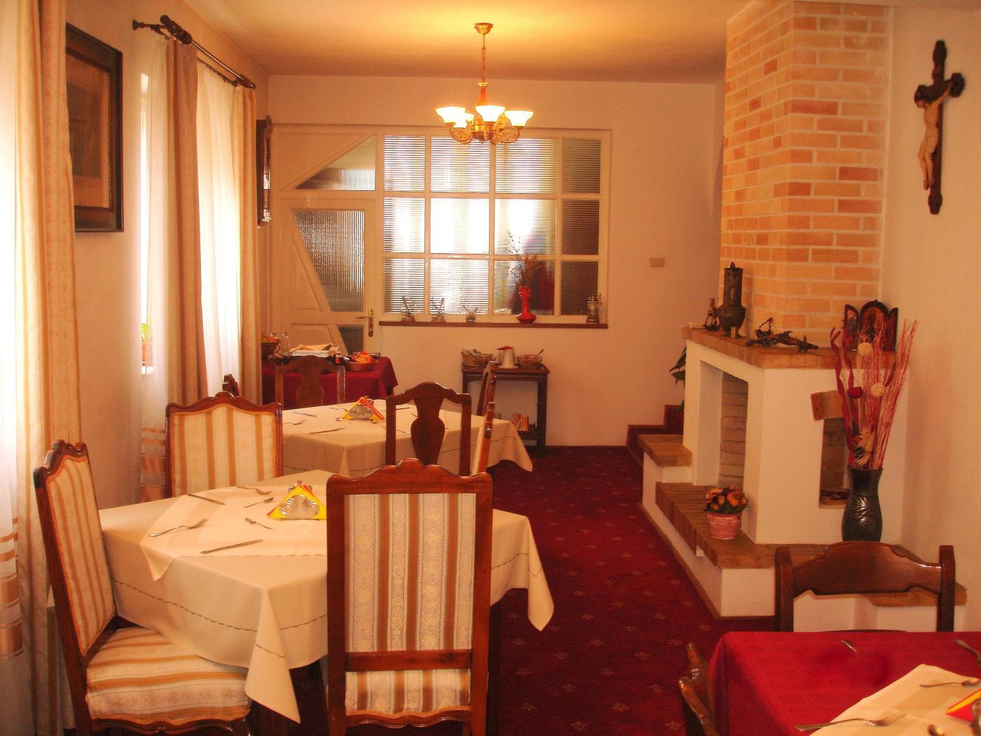 Villa-Hotel Escala Клуж-Напока Экстерьер фото