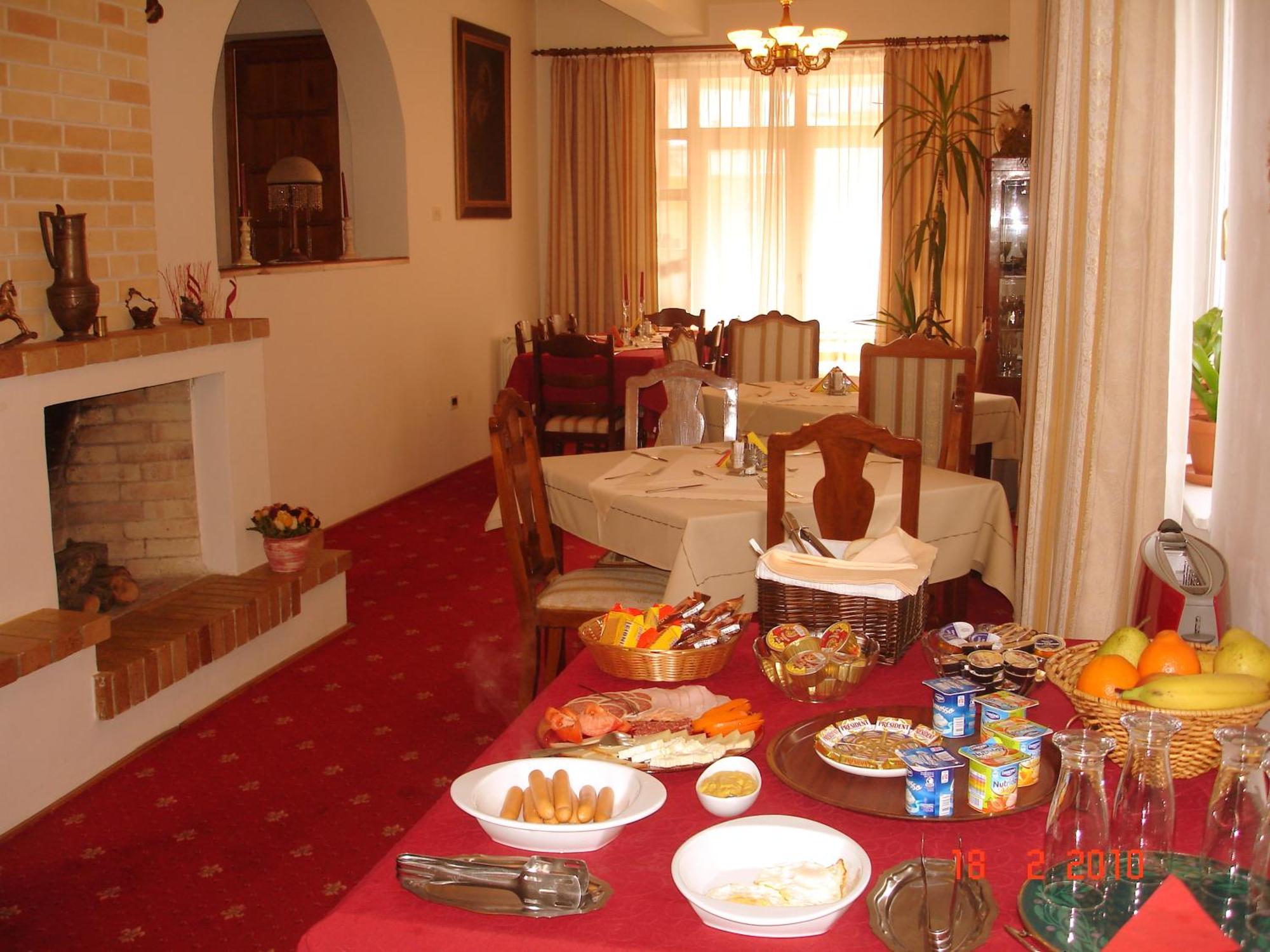 Villa-Hotel Escala Клуж-Напока Экстерьер фото