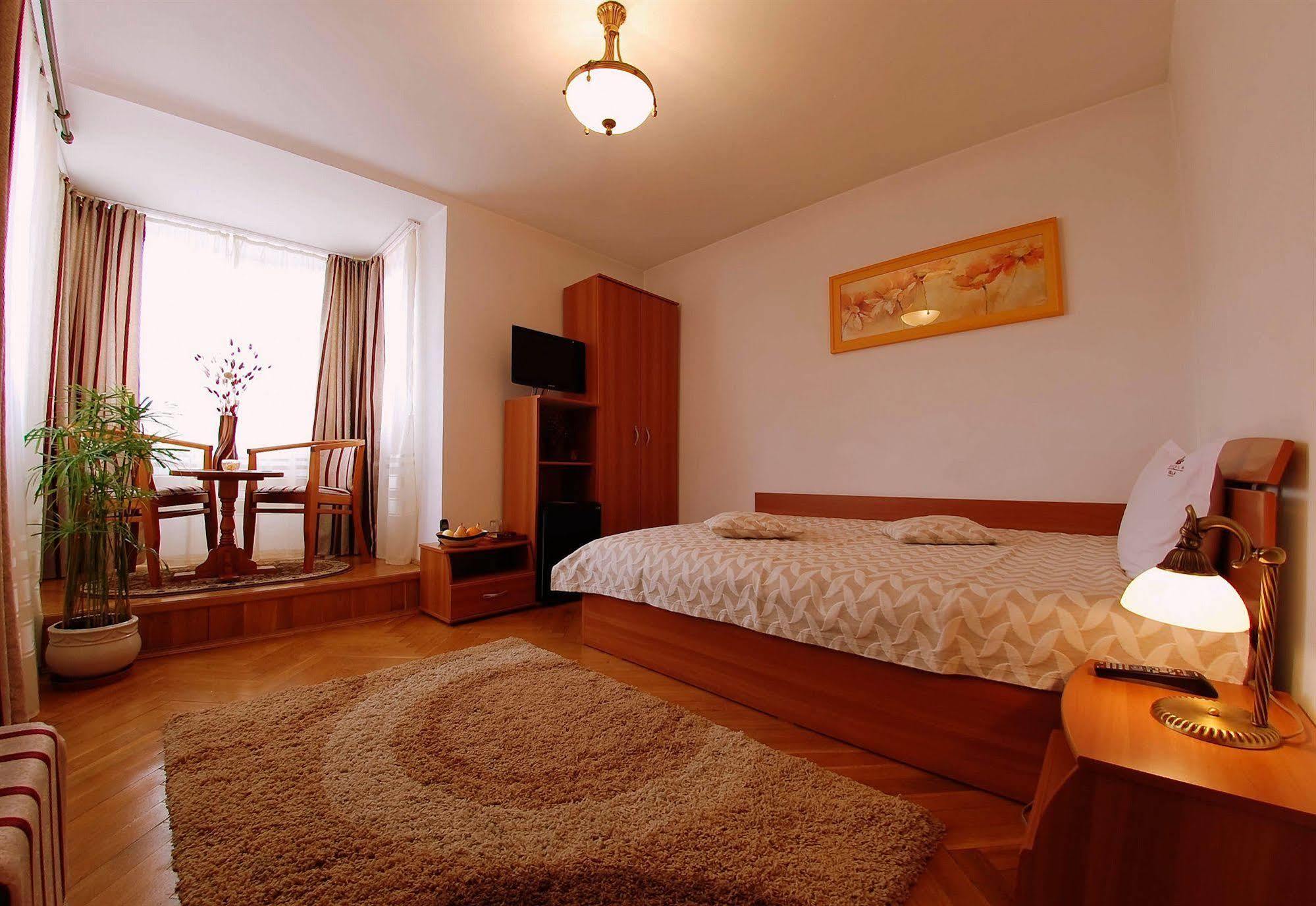 Villa-Hotel Escala Клуж-Напока Экстерьер фото